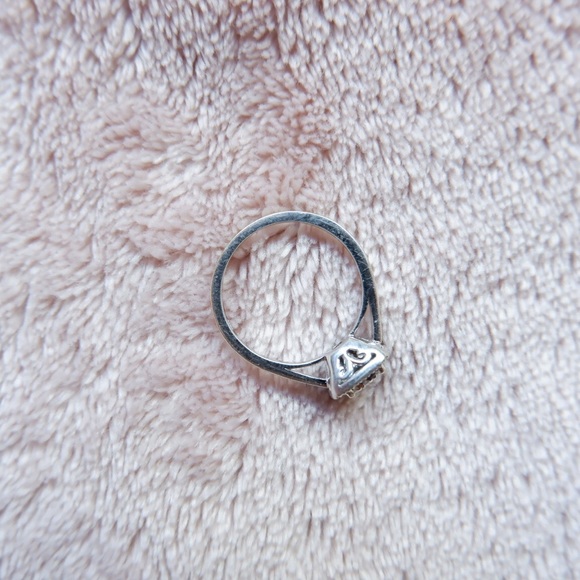 SPENCE 0.22 DIAMOND PROMISE/ENGAGEMENT RING - Picture 4 of 9